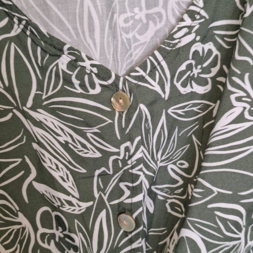 Cropped shirt new, one size, white and green, 100% viscose