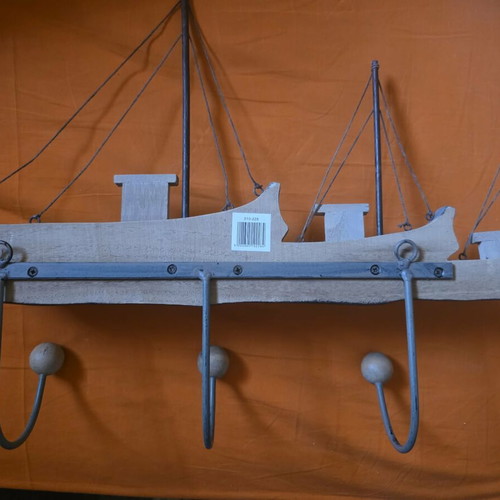 Wall hanger with nautical ship theme like new