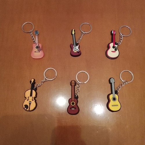 Musical instrument keychains new, set of 6 pieces