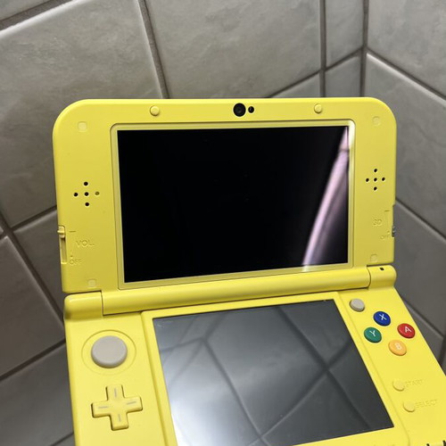 Nintendo New 3DS LL Pikachu Edition like new