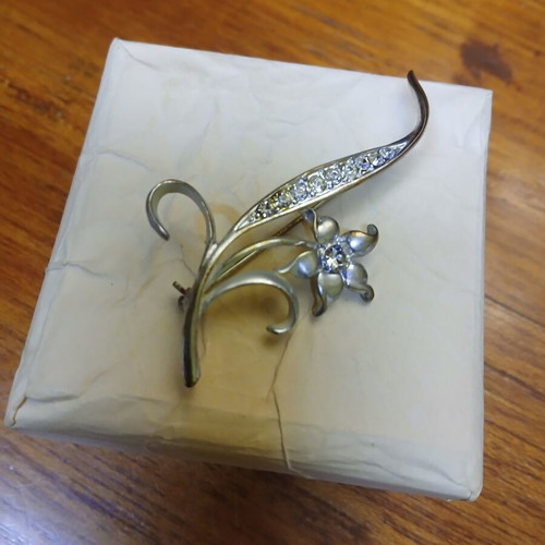 Faux Bijoux Flower Brooch with Rhinestones used, silver color