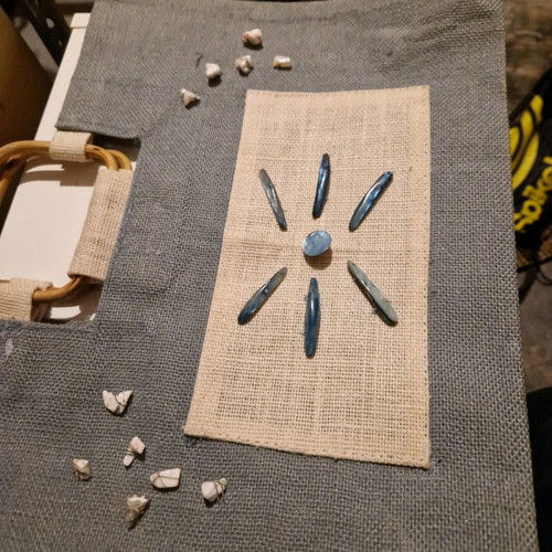 Straw handbag used with shells