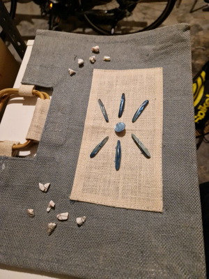 Straw handbag used with shells