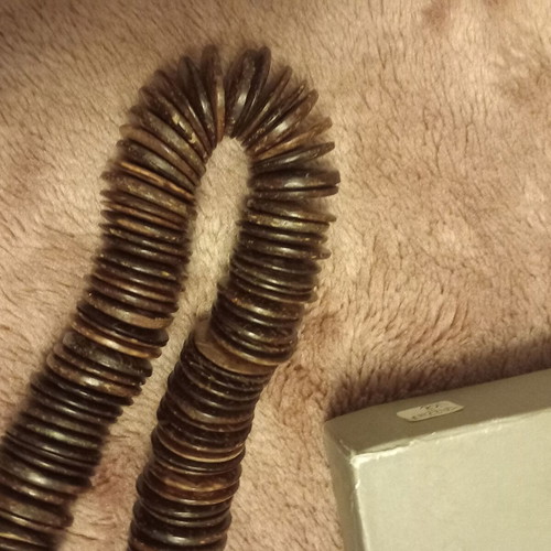 Max Mara necklace like new, brown coconut discs