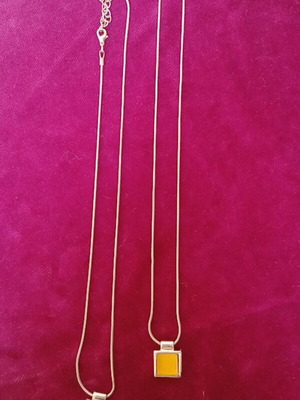 Necklaces like new, 2 chains