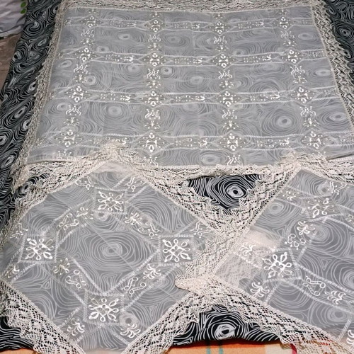 Lace table linens set like new, 4 pieces