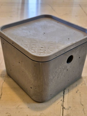 Plastic storage box with lid gray Keter Beton new