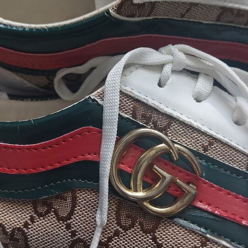 Gucci women’s vintage sneakers white, like new, size 39