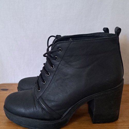 Bershka black ankle boots with laces, size 38