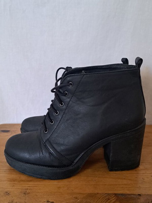 Bershka black ankle boots with laces, size 38