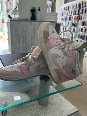 Nike kids sneakers size 33 like new, pink