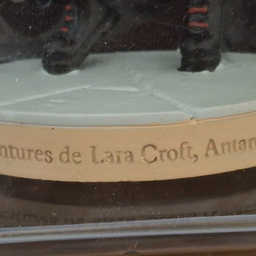 Lara Croft Tomb Raider Atlas Edition 2005 figure new