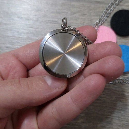 Oil Difusser necklace with butterflies and metal magnetic cap silver new