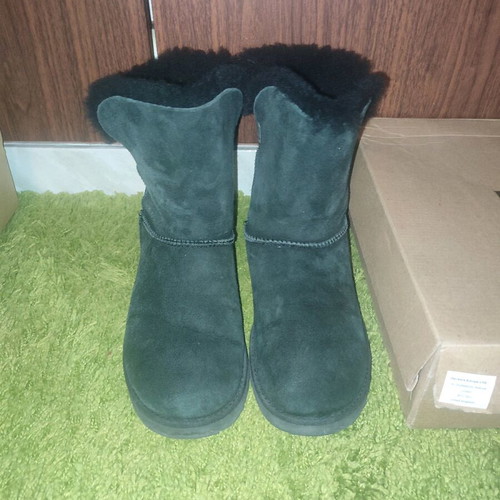 UGG Kyra women's black boots like new, size 37