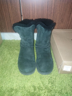 UGG Kyra women's black boots like new, size 37