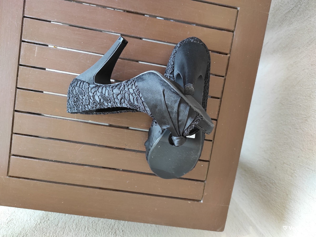 pleaser peep toe