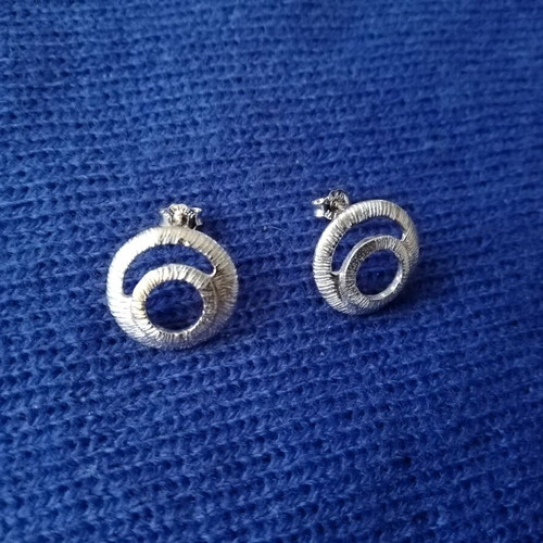 Silver 925 earrings like new, linear textured design