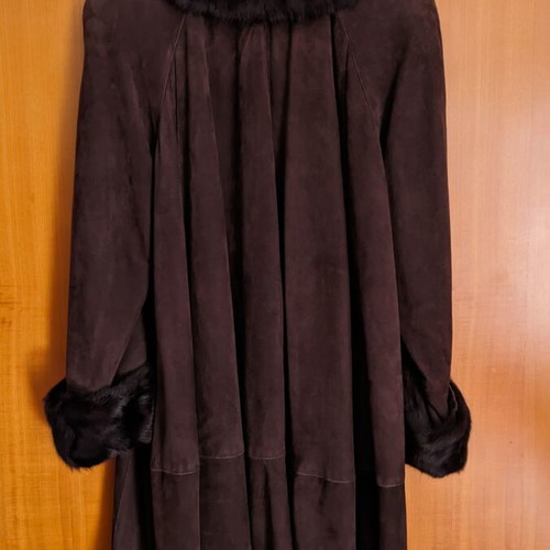 Leather coat with natural fur like new, Italian suede, fur collar and cuffs