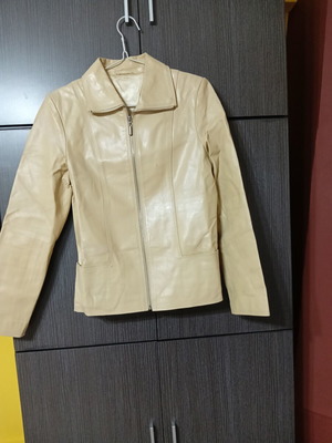 Biaggini women's leather jacket size 40 like new, beige