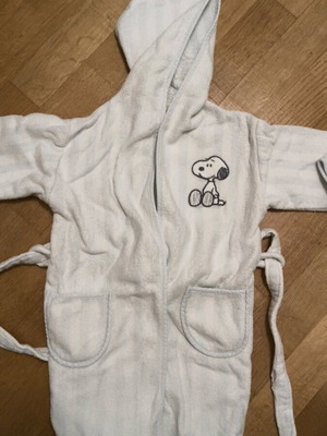 Snoopy bathrobe like new for 4-5 years with hood and belt