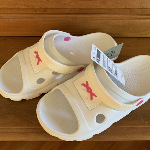 Benetton women's flip flops new, size 38, white