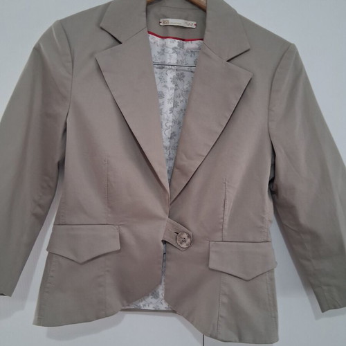 BSB suit set beige like new, jacket size 44, skirt size 40