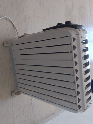 Ηλεκτρικό καλοριφέρ λαδιού DeLonghi 9 φέτες 2500W σαν καινούργιο