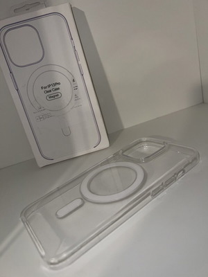 IPhone 13 Pro clear case with magnet