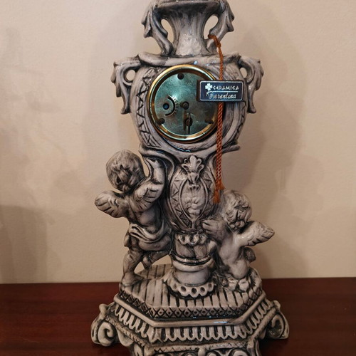 Old analog tabletop clock used, not working