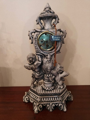 Old analog tabletop clock used, not working