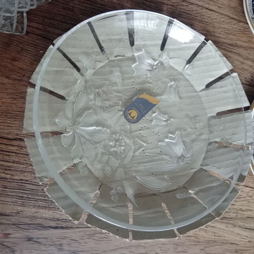 Glass serving platter like new