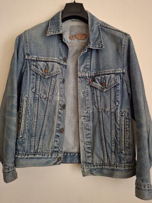 Levi's denim jacket used, size small, blue
