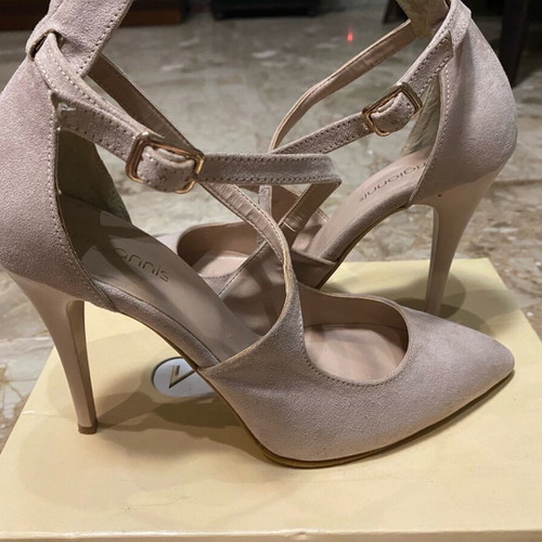 Sarigiannis beige pumps like new with 9cm heel and crisscross straps size 39