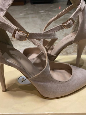 Sarigiannis beige pumps like new with 9cm heel and crisscross straps size 39