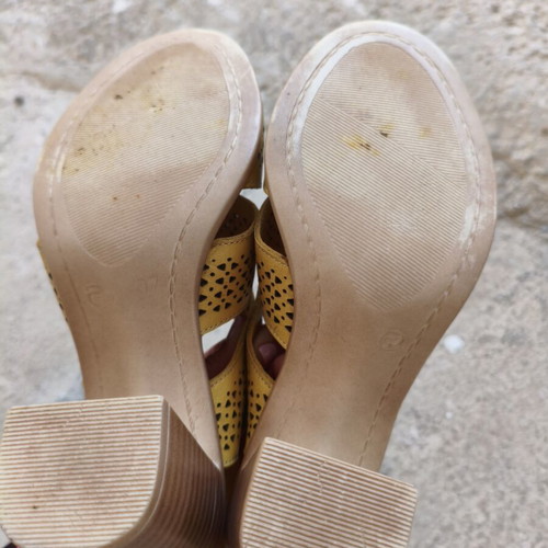 Level Anatomic women's anatomical yellow leather sandals size 37 like new