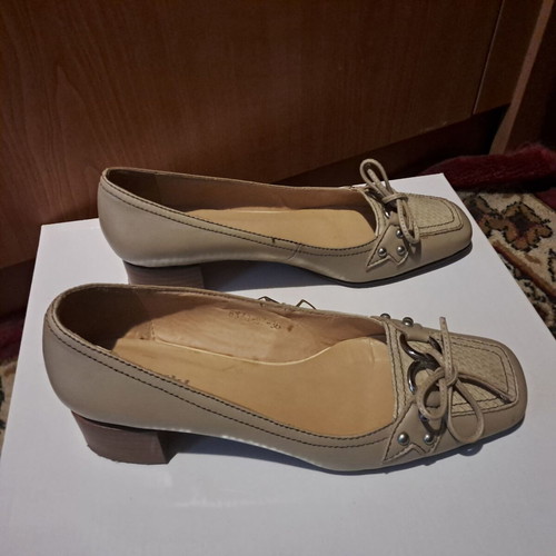 Dailies shoes new, beige leather heels size 36