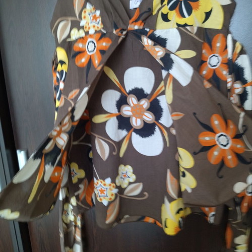 Please top like new, women's with adjustable ties, colorful