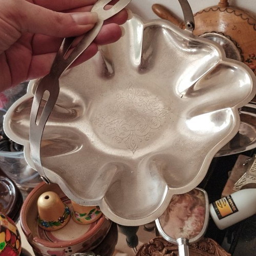 Vintage silver-plated serving bowl with handle and engraved design like new