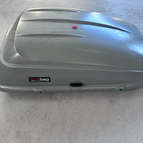 Car roof box like new in excellent condition