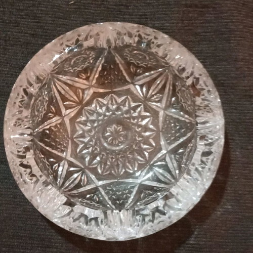 Set of two crystal ashtrays like new, 4 slots, 15 cm diameter