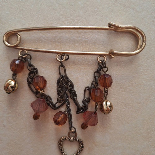 Set of two large safety pins
