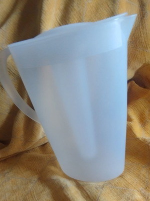 Water jug like new with ice cube holder