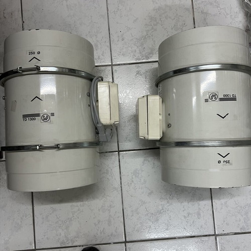 Sp TD1350 Duct Fans like new, 2-speed 1350 m3/h & 950 m3/h, set of 2