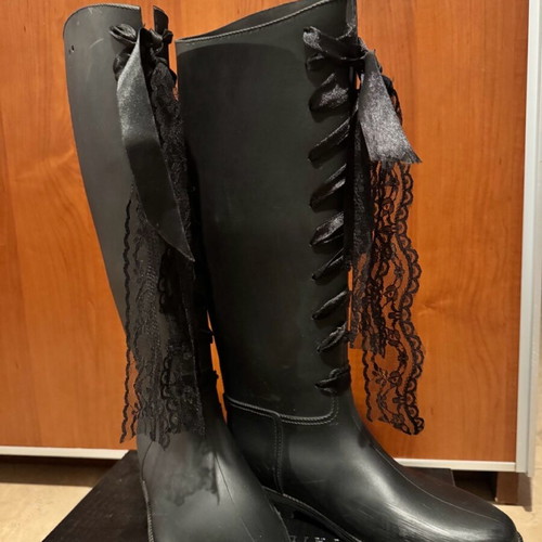 Galotses used size 38 black