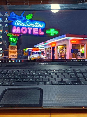 Toshiba Satellite C-855 laptop Intel Core i3 4GB RAM 500GB HDD Windows 10