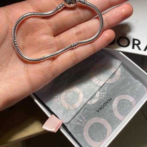 Pandora silver bracelet like new with heart clasp and snake chain 18 cm