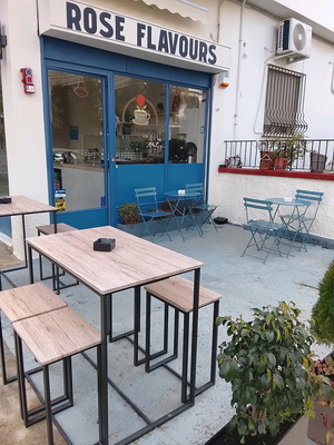Καφέ Takeaway Πλήρως Εξοπλισμένο Σε Συνοικιακό Σημείο Δίπλα Σε Πάρκο