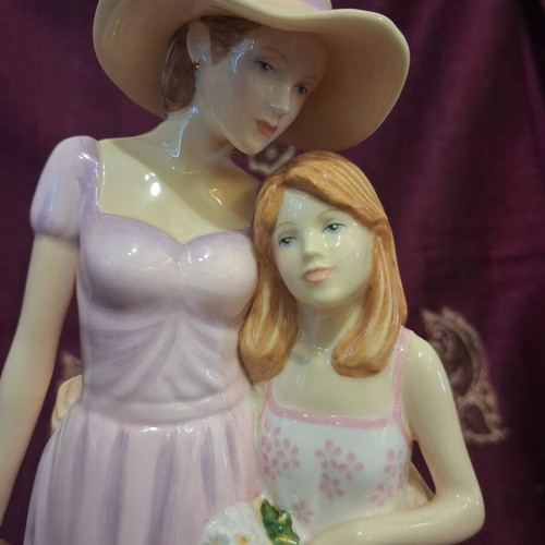 Togetherness Royal Doulton figurine like new, fine bone china