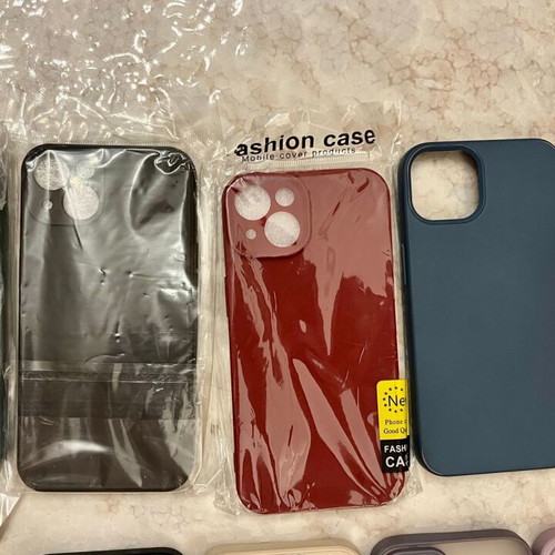 iPhone 13 128GB άσπρο σαν καινούργιο με 4 θήκες προστασίας