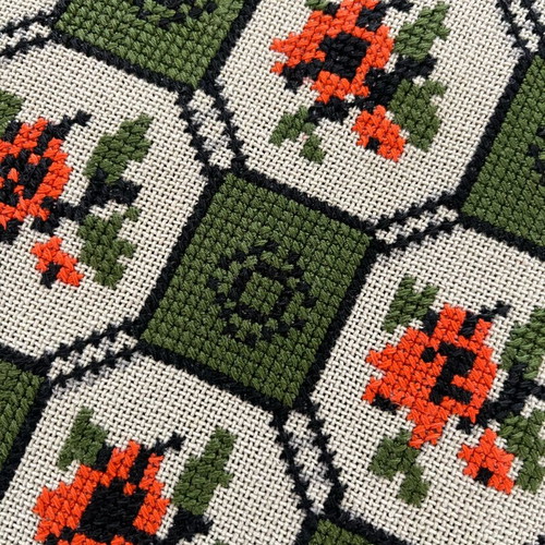 Handmade set of 3 embroidered table linens like new